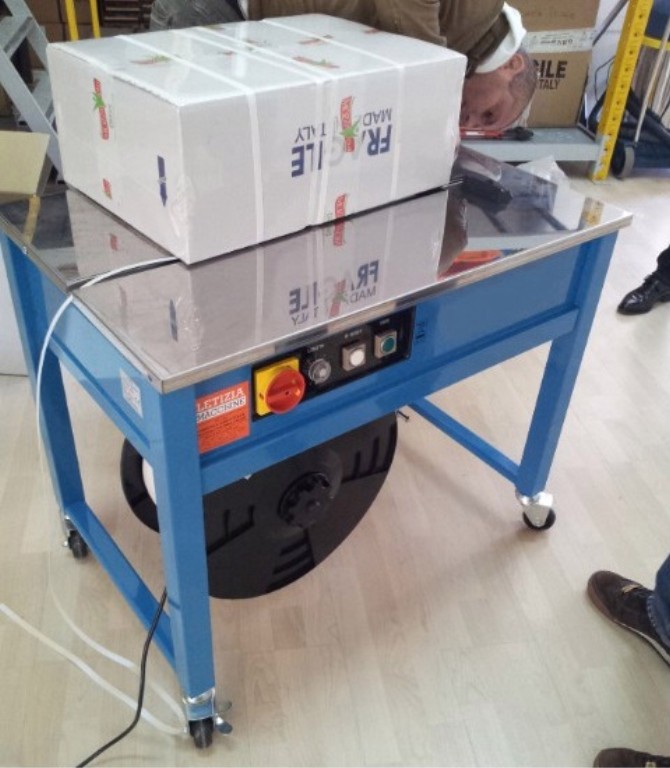 Regg 1.jpg Reggiatrice a banco - Azienda latticini - Napoli
